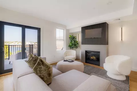 272 Eagle St #6, Boston, MA 02128