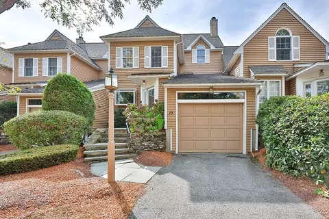 15 Fairway View Ln #15, Norton, MA 02766
