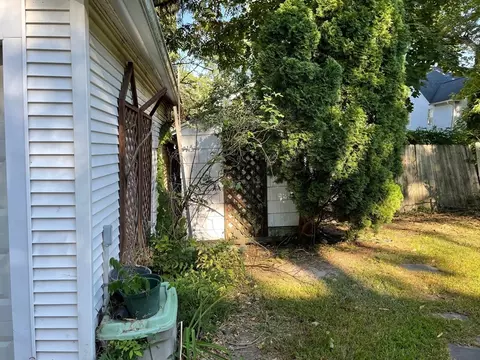 79 Perkins St, Springfield, MA 01118 photo 5