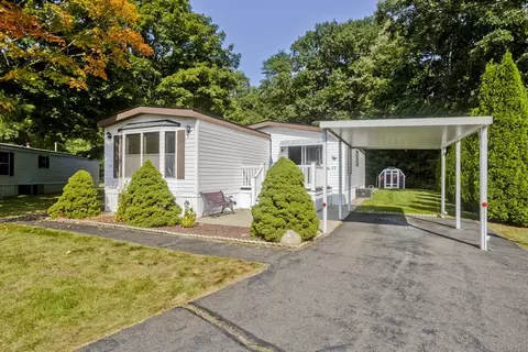 17 Parkwood Dr, West Springfield, MA 01089