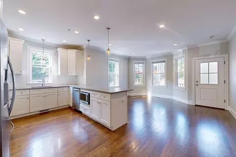 407 Pleasant St #1B, Melrose, MA 02176 photo 3