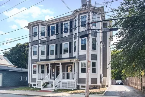 407 Pleasant St #1B, Melrose, MA 02176