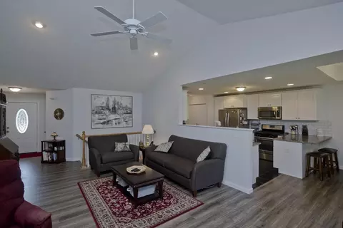 19 Maplecrest Cir #19, Chicopee, MA 01013 photo 5