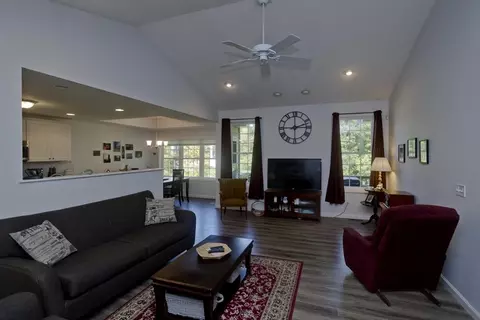 19 Maplecrest Cir #19, Chicopee, MA 01013 photo 3