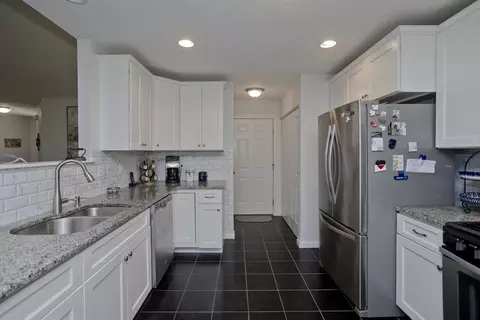 19 Maplecrest Cir #19, Chicopee, MA 01013 photo 8