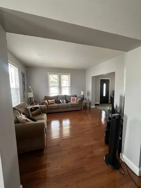 11 Florida, Springfield, MA 01109 photo 5