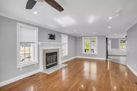 Living - 56 Honeysuckle Rd, Worcester, MA 01604 photo 3 of 4