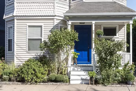 7 Elm St #3, Brookline, MA 02445