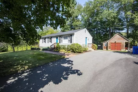 40 Crestview Dr, Northampton, MA 01062