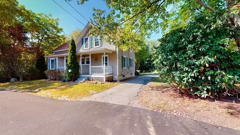 9 Linwood St, Webster, MA 01570