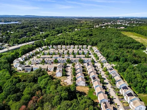 9 Skyhawk Cir, Weymouth, MA 02190