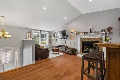 1 Farm St, Worcester, MA 01602 photo 8
