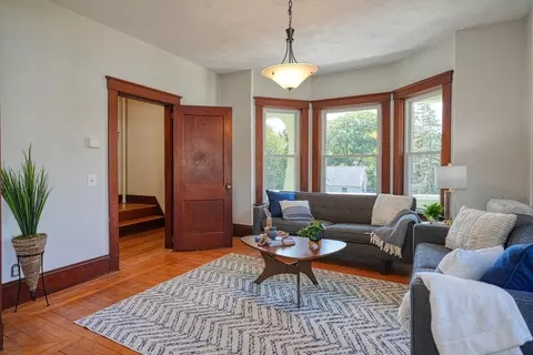 42 Baker Ave, Lexington, MA 02421