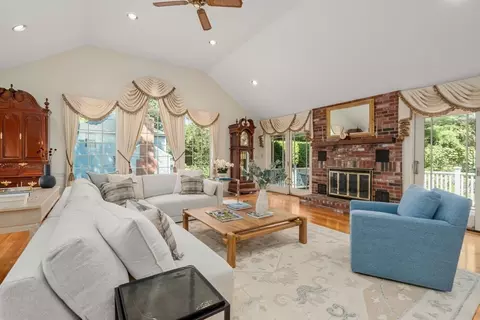 8 Sutton Pl, Weston, MA 02493 photo 15