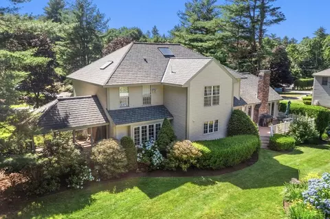 8 Sutton Pl, Weston, MA 02493 photo 3