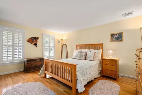 8 Sutton Pl, Weston, MA 02493 photo 23