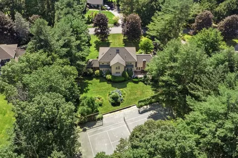 8 Sutton Pl, Weston, MA 02493 photo 5