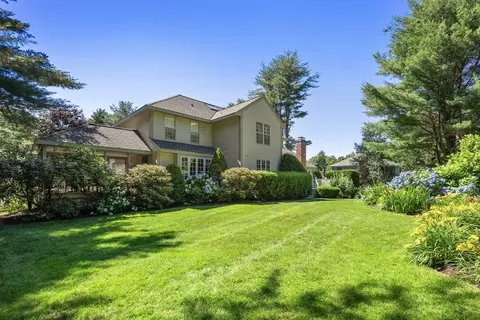8 Sutton Pl, Weston, MA 02493 photo 4
