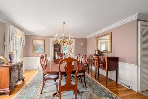 8 Sutton Pl, Weston, MA 02493 photo 10