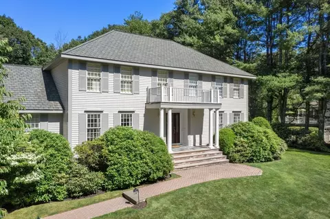 8 Sutton Pl, Weston, MA 02493 photo 2