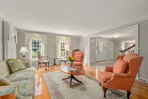 8 Sutton Pl, Weston, MA 02493 photo 7