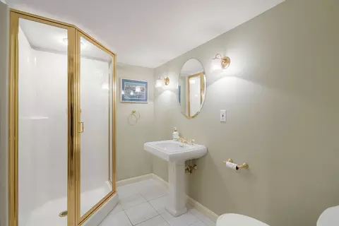 8 Sutton Pl, Weston, MA 02493 photo 28