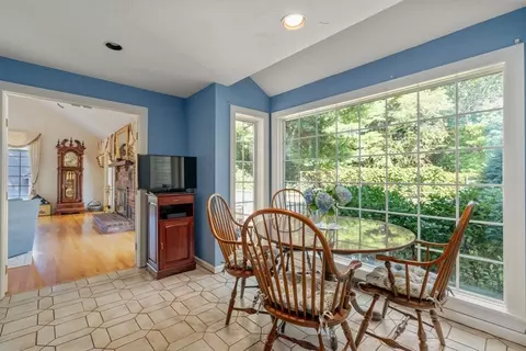 8 Sutton Pl, Weston, MA 02493 photo 14