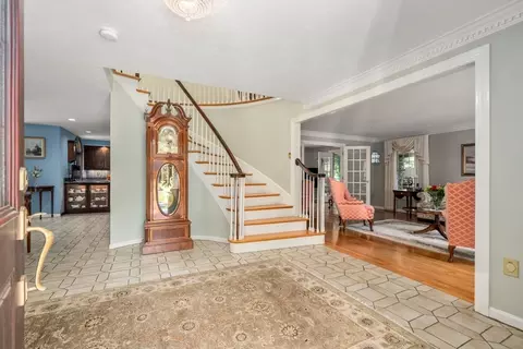 8 Sutton Pl, Weston, MA 02493 photo 6