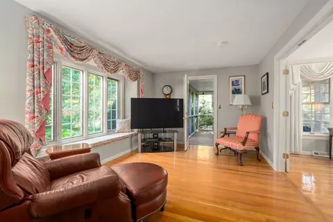 8 Sutton Pl, Weston, MA 02493 photo 17
