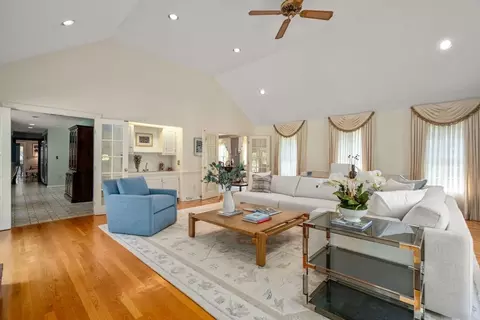 8 Sutton Pl, Weston, MA 02493 photo 16