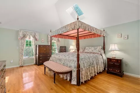 8 Sutton Pl, Weston, MA 02493 photo 20