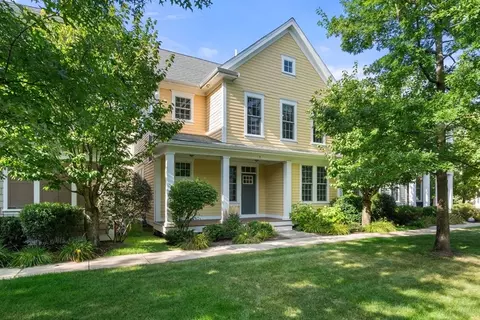 3 Blair Grn, Weymouth, MA 02190
