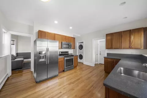 689 Washington St #2, Brookline, MA 02446