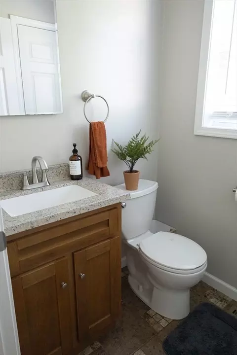 16 Jacob St, Chicopee, MA 01020 photo 20