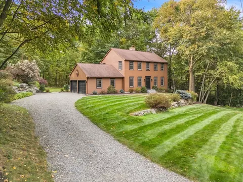 151 Oak Ridge Dr, Belchertown, MA 01007