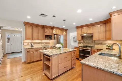 35 Lynn Rd, Needham, MA 02494 photo 11