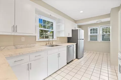 29 Benz St, Springfield, MA 01118 photo 11