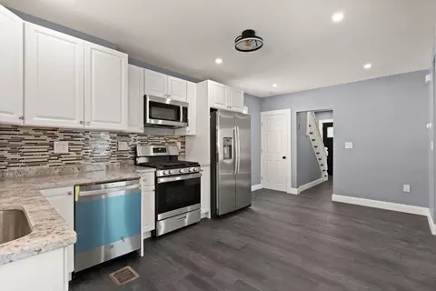 16 Chester Pl, Lynn, MA 01904
