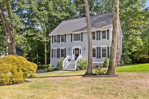 9 Iron Gate Dr, Andover, MA 01810