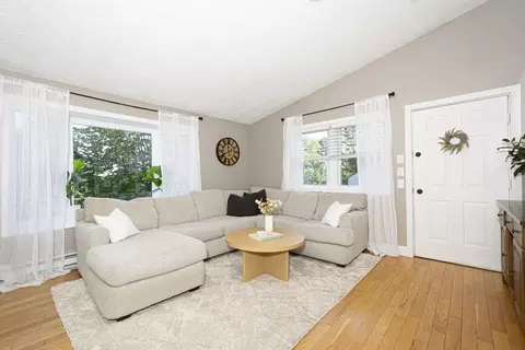 Living - 3 Freeman St, Worcester, MA 01604 photo 2 of 4