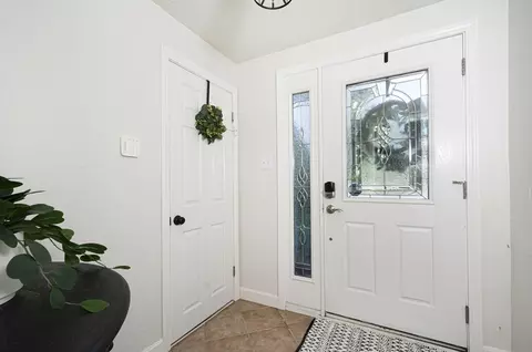 Entry Way - 3 Freeman St, Worcester, MA 01604 photo 3 of 4