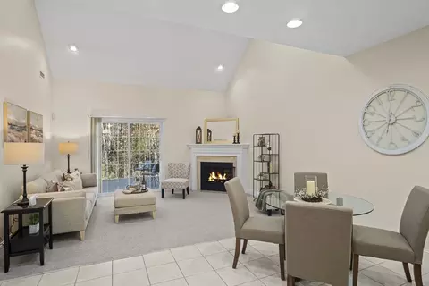 27 Stonebury Way #27, Tewksbury, MA 01876