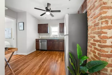 Entry Way - 28 Hawthorne St, Everett, MA 02149 photo 3 of 6