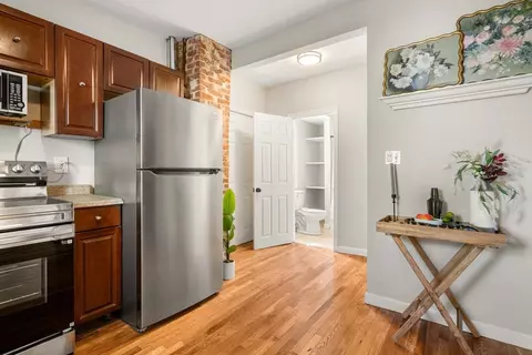 Entry Way - 28 Hawthorne St, Everett, MA 02149 photo 4 of 6