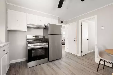 Entry Way - 28 Hawthorne St, Everett, MA 02149 photo 5 of 6