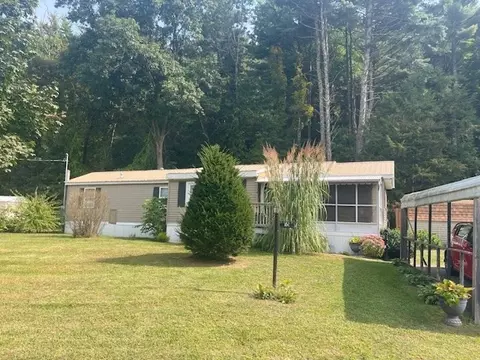 10 Willow Cir, Brimfield, MA 01010