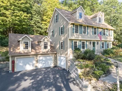 97 Elm St, Pepperell, MA 01463