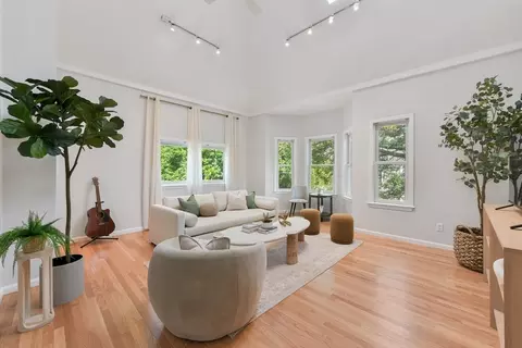 218 Freeman St #2, Brookline, MA 02446