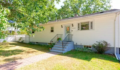 17 Algonquin Path, Wayland, MA 01778
