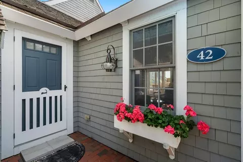 42 Landmark Ave #42, Mashpee, MA 02649